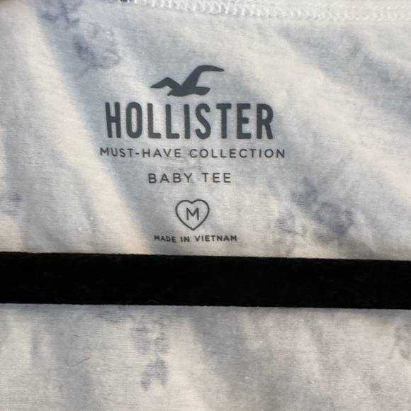 Hollister Seamed Curved-Hem T-Shirt size M - Picture 2 of 3